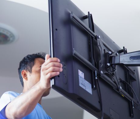 TV & Picture Mounting handyman services in Dubai